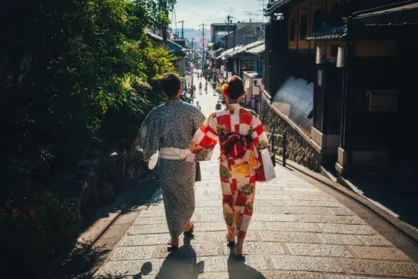 Couple tradtional Kyoto Japan min