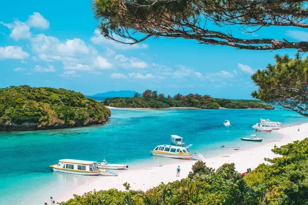 Kabira Bay Ishigaki Island Okinawa Japan min