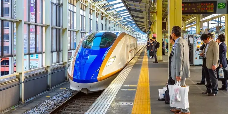 Kyoto blog header bullet train