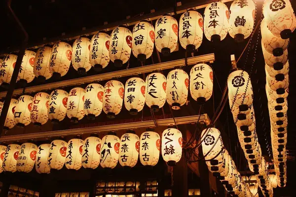 Lanterns in kyoto japan pixabay
