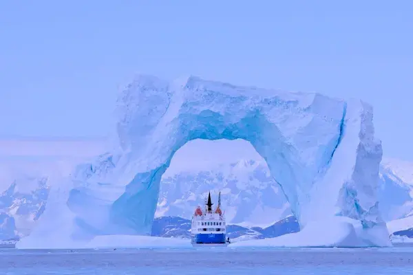 Through the iceberg Ocean Nova Antarctica21 min Edited