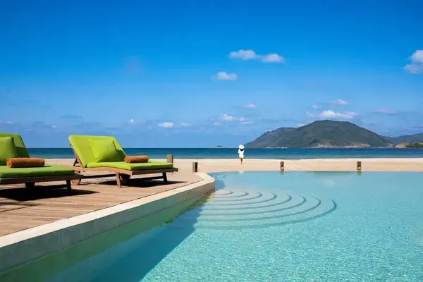 When Swimming Pool2 Six Senses Con Dao